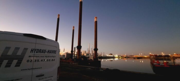 Maintenance hydraulique - Barge pieux ancrage